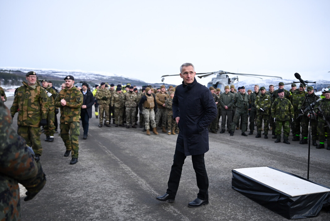 BUDSKAP: – Dere er en del av Natos synlighet og kan være stolte av felles innsats i Øvelse Cold Response og generelt i nord, sa Stoltenberg henvendt til soldatene som er samlet på Bardufoss fredag. BUDSKAP: – Dere er en del av Natos synlighet og kan være stolte av felles innsats i Øvelse Cold Response og generelt i nord, sa Stoltenberg henvendt til soldatene som er samlet på Bardufoss fredag.