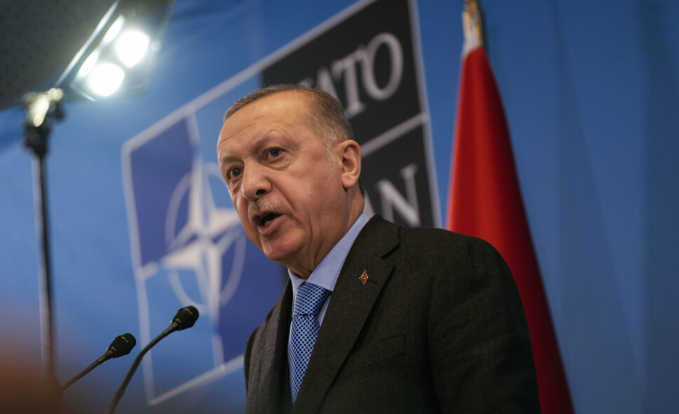 UENDRET: Tyrkias president Recep Tayyip Erdogan sier landet fortsatt kommer til å kjøpe forsvarsmateriell fra Russland, tross sanksjoner fra USA og russernes invasjon av Ukraina.