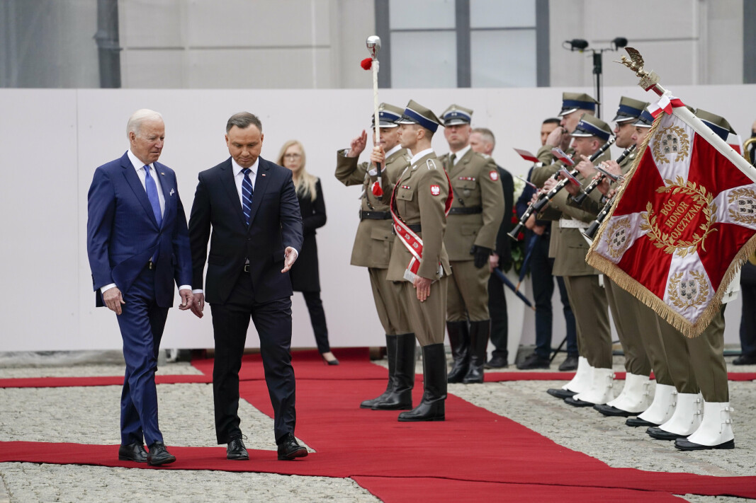 PALASS: President Joe Biden (t.v.) og Polens president Andrzej Duda ved presidentpalasset i Warszawa lørdag 26. mars.