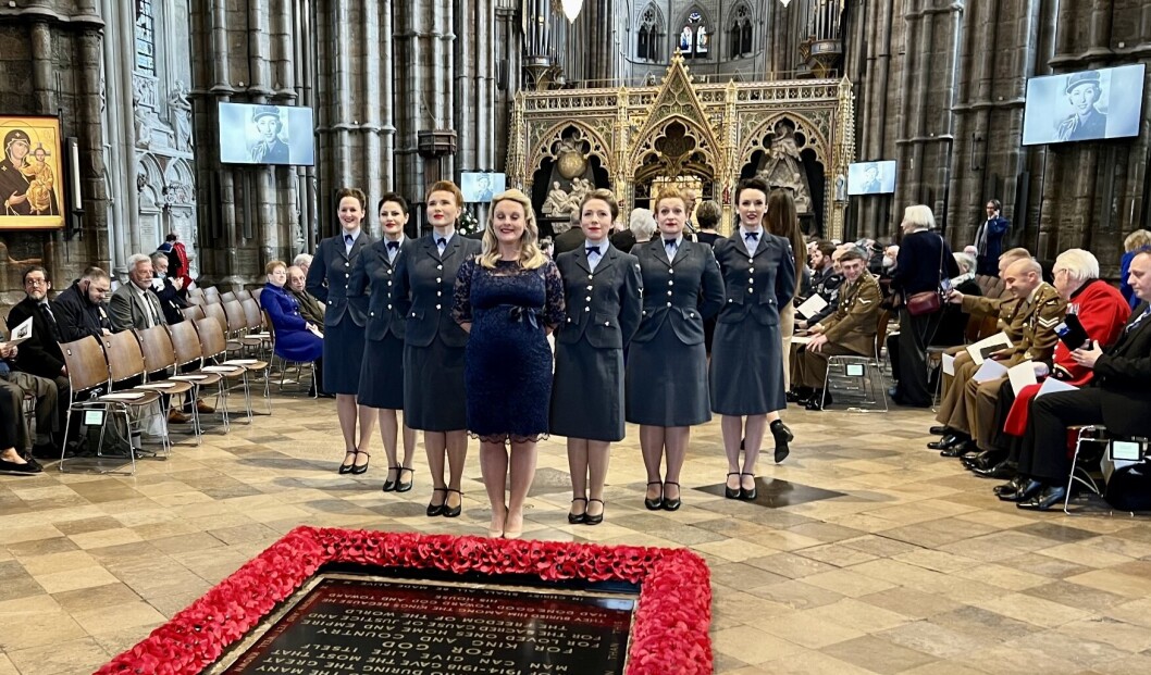 SANG: Katie Ashby & The D-Day Darlings sang «The White Cliffs of Dover» i Westminster Abbey. SANG: Katie Ashby & The D-Day Darlings sang «The White Cliffs of Dover» i Westminster Abbey.