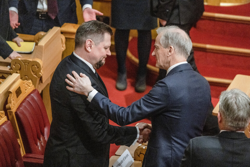 STØTTE: Ukrainas ambassadør til Norge, Vjatsjeslav Jatsjuk, sammen med statsminister Jonas Gahr Støre etter Ukrainas president, Volodymyr Zelenskyj, tale til Stortinget.