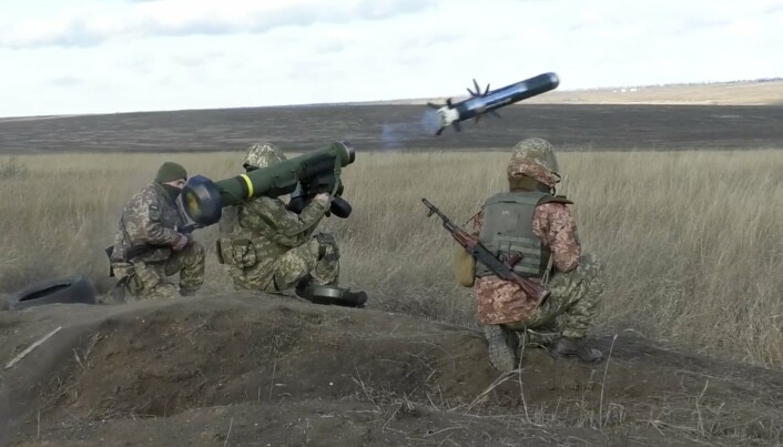 JAVELIN: Ukraina har blant annet mottatt tusenvis av Javelin-missiler fra USA. På bildet ser vi trening med våpensystemet i Ukraina januar 2022.