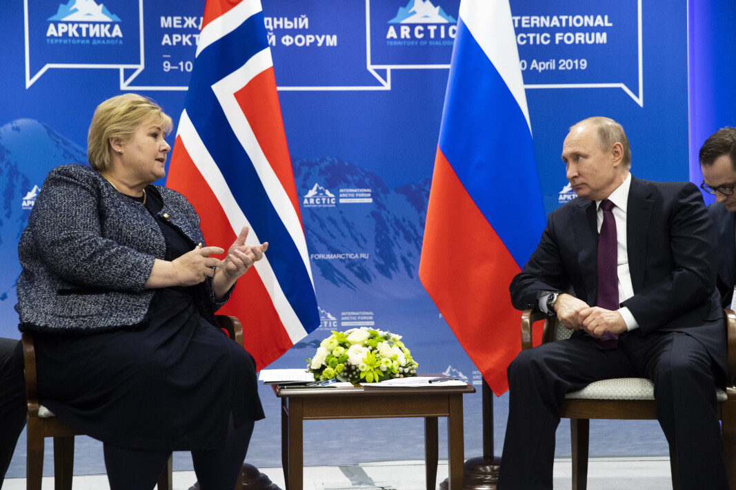 DIALOG: Daværende statsminister Erna Solberg i bilateralt møte med Russlands president Vladimir Putin under Arktisk forum i St. Petersburg i 2019. DIALOG: Daværende statsminister Erna Solberg i bilateralt møte med Russlands president Vladimir Putin under Arktisk forum i St. Petersburg i 2019.
