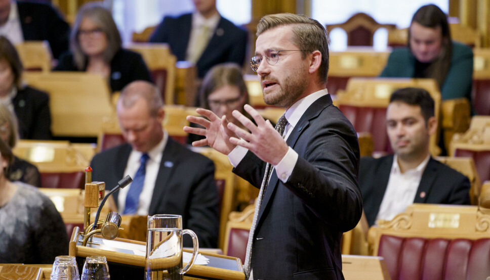 VÅPENHJELP: Sveinung Rotevatn (V) mener Norge må hjelpe Ukraina med å få kjøpt våpnene de trenger.