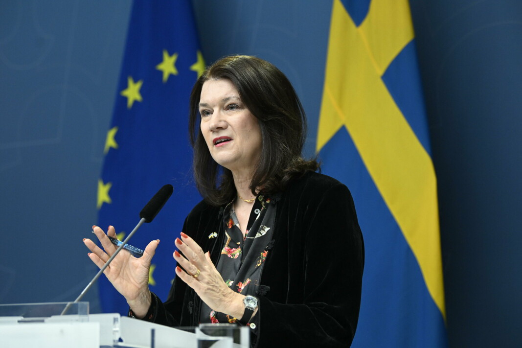 UTVISER: Utenriksminister Ann Linde på tirsdagens pressekonferanse der hun fortalte at Sverige vil utvise russiske diplomater.