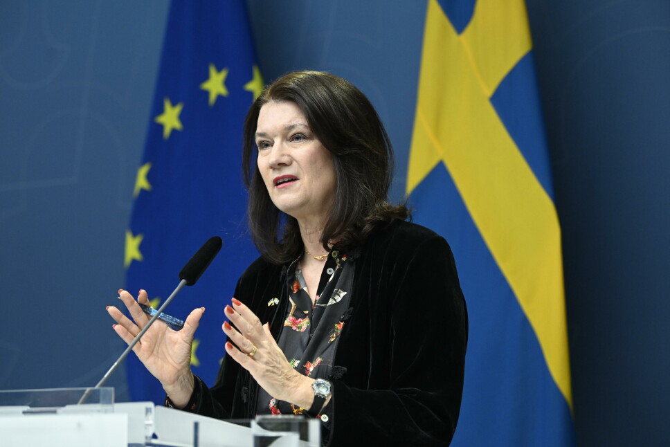 UTVISER: Utenriksminister Ann Linde på tirsdagens pressekonferanse der hun fortalte at Sverige vil utvise russiske diplomater.