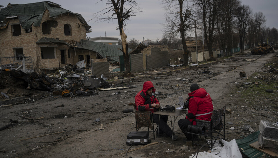 BUTSJA: Teknikere forsøker å få tilbake nettilgangen i Butsja Ukraina.