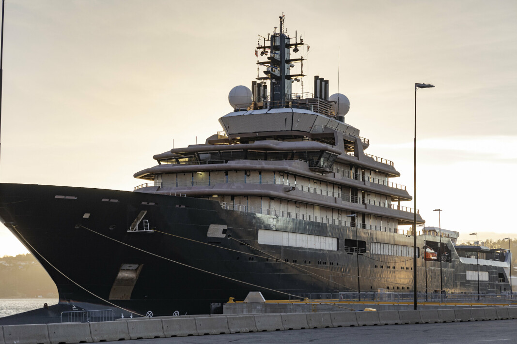 ECLIPSE: Luksusbåter som denne er blant kjennetegnene til russiske oligarker. «Eclipse» er eid av Roman Abramovitsj og lå til kai i Tyrkia i mars. Foto: IHA via AP / NTB