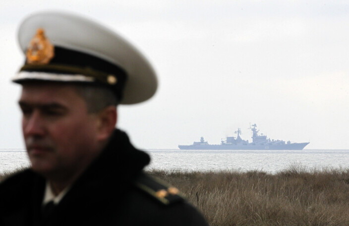 KYSSER: Krysseren Moskva (i bakgrunnen) er utstyrt med flere missiler. Bildet er fra 2014 utenfor Krim-halvøya. KYSSER: Krysseren Moskva (i bakgrunnen) er utstyrt med flere missiler. Bildet er fra 2014 utenfor Krim-halvøya.