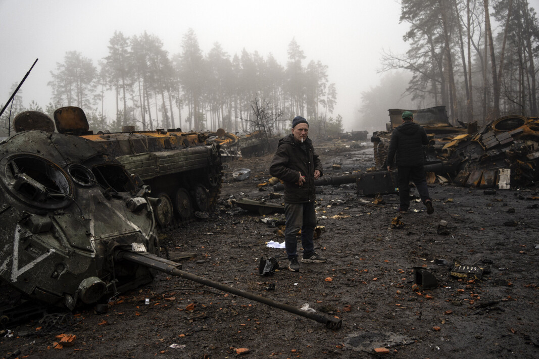 SIVILE: «Dette er dessverre ikke overraskende i det hele tatt», skriver Jørn Buø om de volden begått mot sivile i Ukraina. Bildet er tatt den 1. april og viser restene av at russiske styrker har trukket seg ut fra byer utenfor Kyiv. SIVILE: «Dette er dessverre ikke overraskende i det hele tatt», skriver Jørn Buø om de volden begått mot sivile i Ukraina. Bildet er tatt den 1. april og viser restene av at russiske styrker har trukket seg ut fra byer utenfor Kyiv.