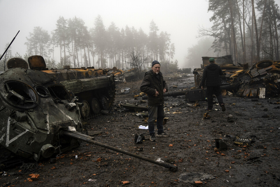 SIVILE: «Dette er dessverre ikke overraskende i det hele tatt», skriver Jørn Buø om de volden begått mot sivile i Ukraina. Bildet er tatt den 1. april og viser restene av at russiske styrker har trukket seg ut fra byer utenfor Kyiv.