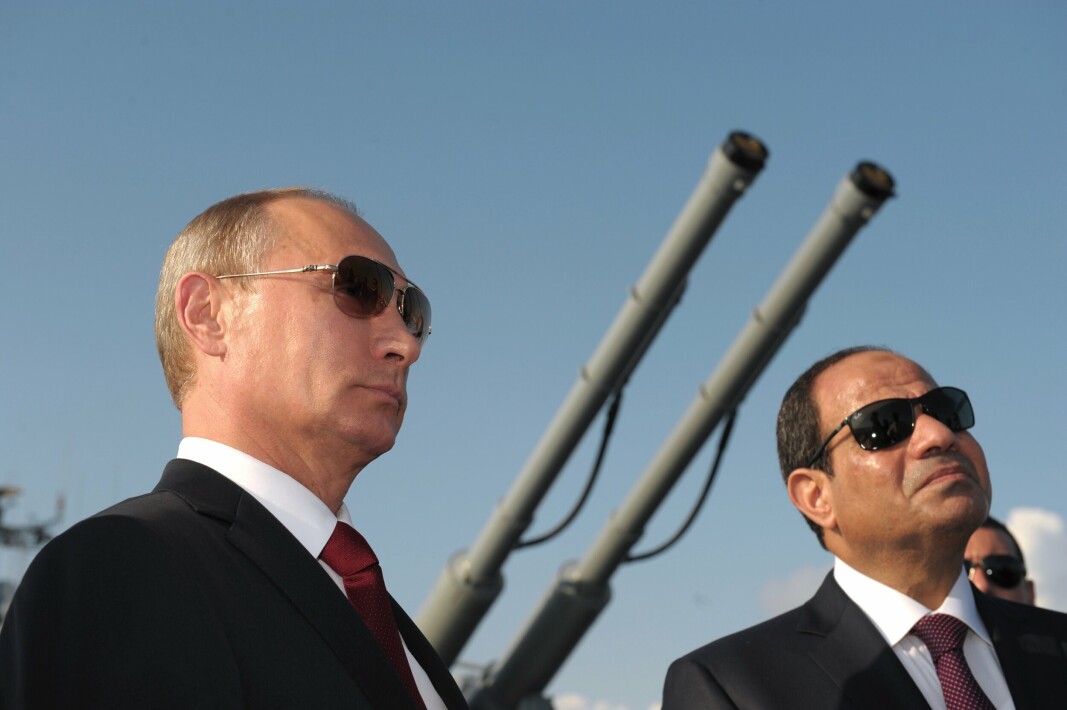 MOSKVA: Russlands president Vladimir Putin rår over en stor flåte fartøy i Svartehavet. Her er han om bor krysserskipet Moskva sammen med den egyptiske presidenten Abdel-Fattah el-Sissi.