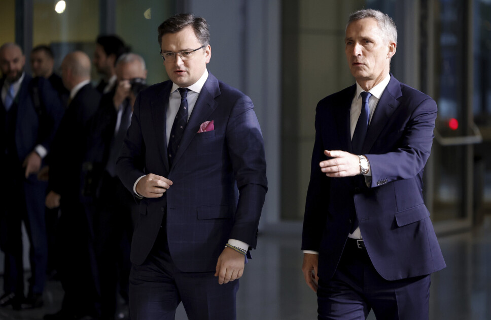 SJEF: Ukrainas utenriksminister Dmytro Kuleba ble torsdag tatt imot av Nato-sjef Jens Stoltenberg. Det er utenriksministermøte i Nato, og Ukraina er tema.