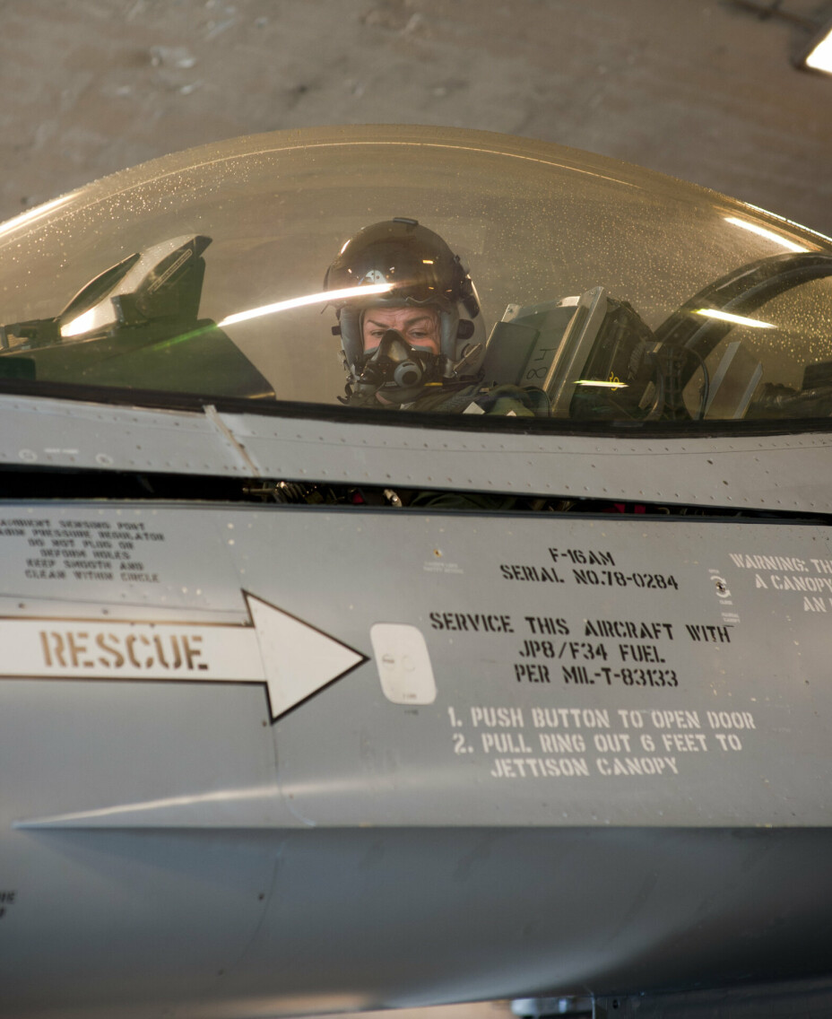 ØRLAND: Marianne om bord i et F-16 jagerfly.