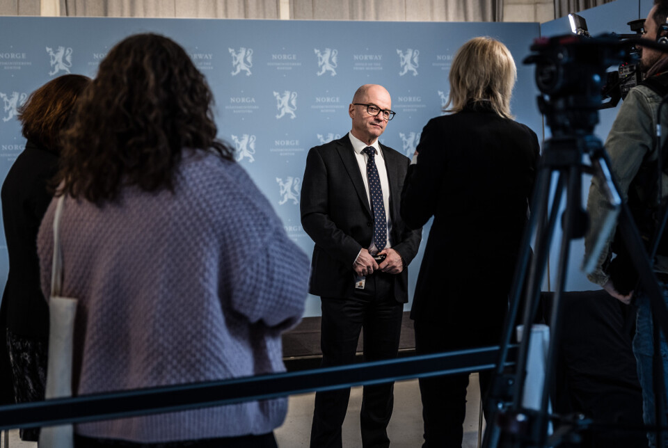 FORSVARSSAMARBEID: Pressemøte med Forsvarsminister Odd Roger Enoksen, der han fremmer stortingsmelding om prioriterte endringer, status og tiltak til i forsvarssektoren og oversender tilleggsavtale om forsvarssamarbeid med USA .
