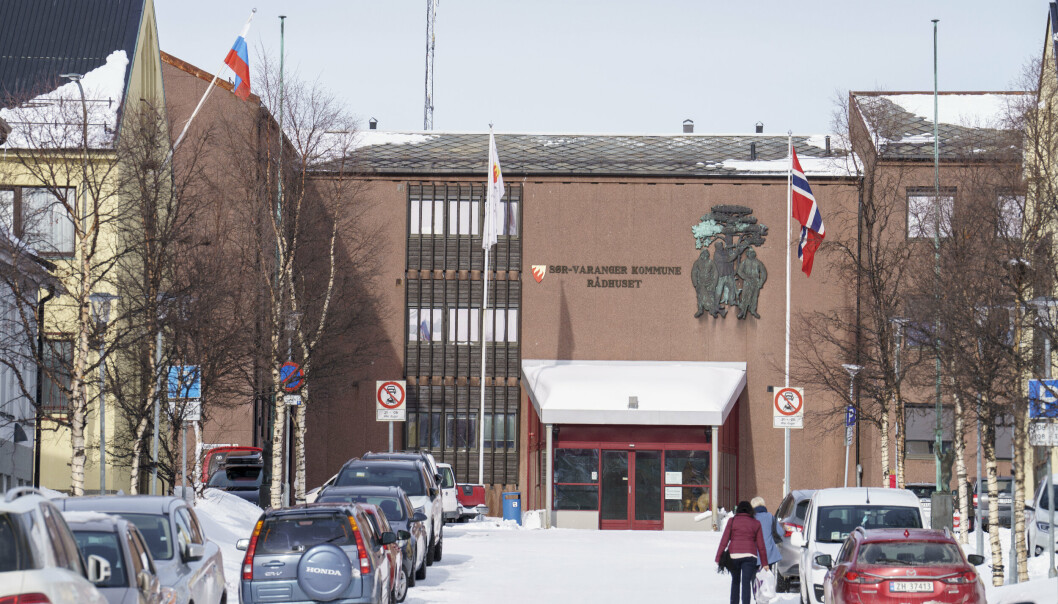 FINNMARK: Rådhuset til Sør-Varanger kommune i Kirkenes. Til venstre er det russiske generalkonsulatet.