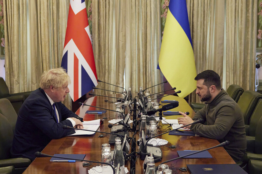 LØFTE: Ukrainas president Volodymyr Zelenskyj ba resten av Vesten følge i Storbritannias fotspor og gi mer våpen til landet etter besøket fra statsminister Boris Johnson i Kyiv lørdag.