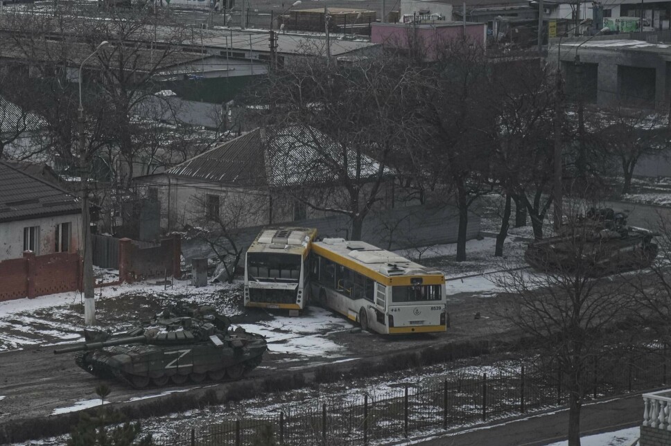 MARIUPOL: Russiske stridsvogner utenfor Mariupol, Ukraina.