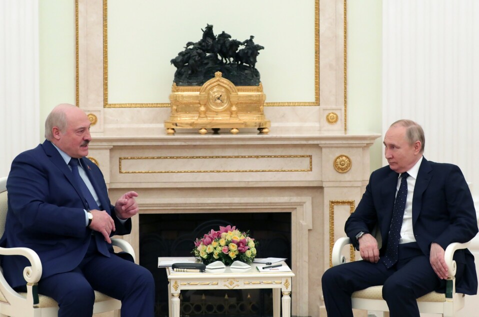 MØTTES: Den hviterussiske presidenten Alexander Lukasjenko (t.v.) og Russlands president Vladimir Putin møttes tirsdag 12 april. Her avbildet på et møte i mars.