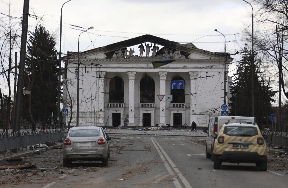 RUINERT: Teatret i Mariupol, avbildet mandag 4. april.