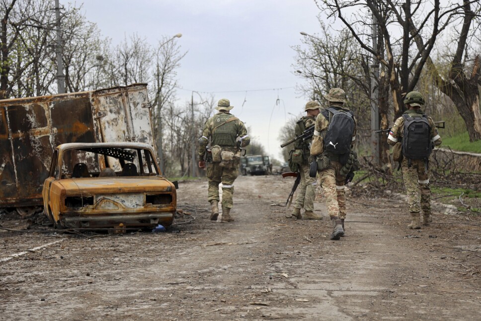 MARIUPOL: Soldater fra den selverklærte Folkerepublikken Donetsk i en russisk-kontrollert del av Mariupol.