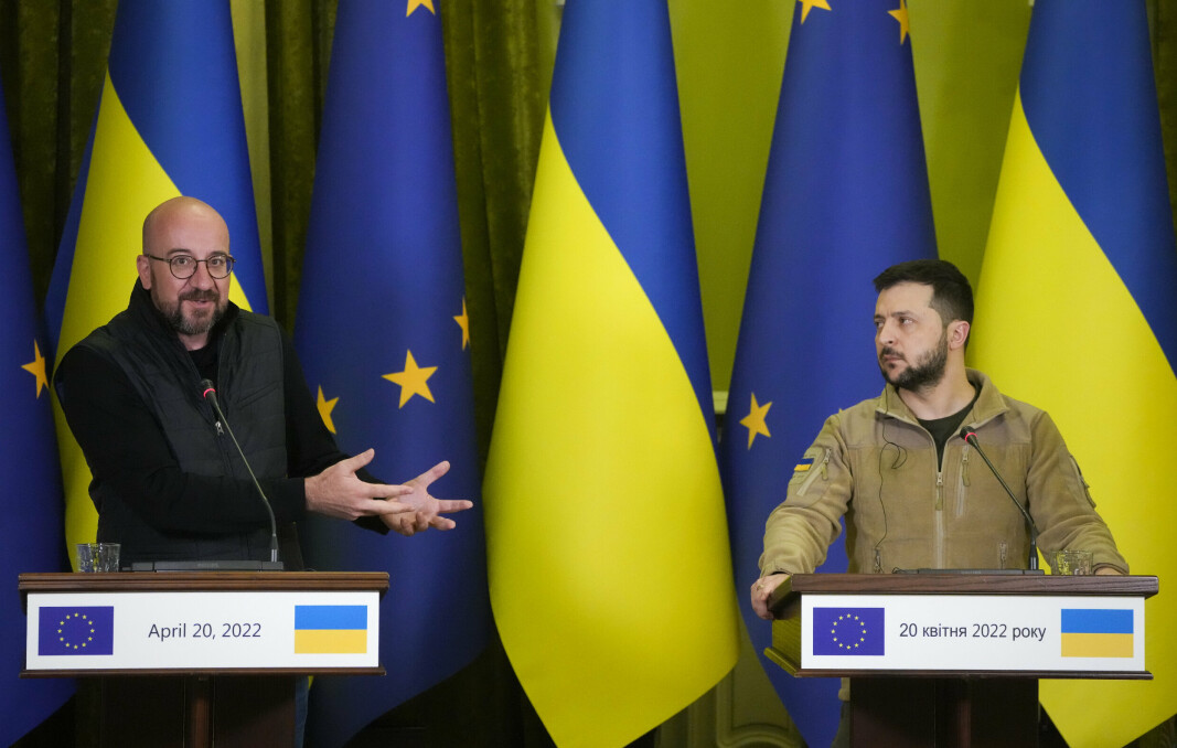 KYIV: Ukrainas president Volodymyr Zelenskyy (t.h.) og EU-president Charles Michel under en pressekonferanse onsdag.