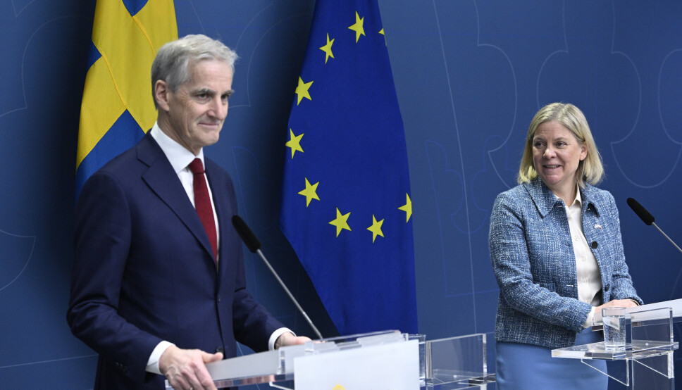 NABOSKAP: Norges statsminister Jonas Gahr Støre og statsminister Magdalena Andersson under en felles pressekonferanse i Stockholm 5. april.