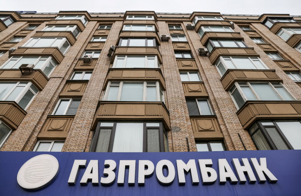 RUSSISK BANK: Logoen til Gazprombank på et avdelingskontor i Moskva. Bildet er tatt 31. mars 2022.