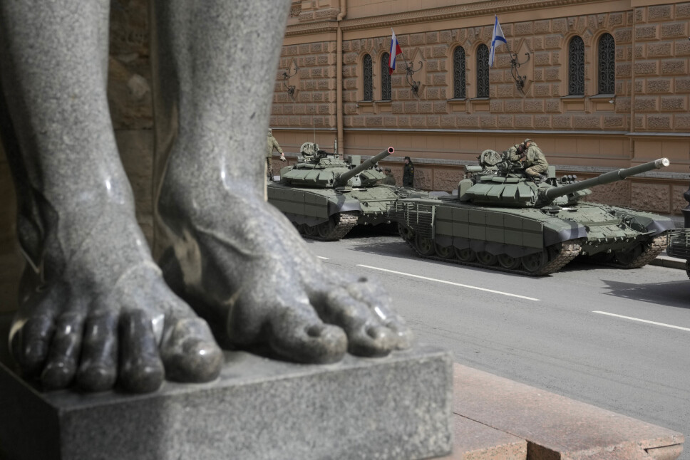 FORSYNE: Polsk radio melder at landet gir mer enn 200 sovjet-produserte T-72-stridsvogner til Ukraina. Her brukes stridsvognene av russiske styrker i forbindelse med en militærparade i St. Petersburg.