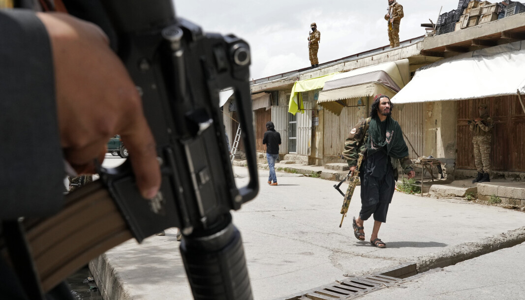M-16: Amerikanske M-16-gevær er et vanlig syn i hendene på Taliban-soldater etter at USA trakk seg ut og etterlot store mengder våpen og militært materiell. M-16: Amerikanske M-16-gevær er et vanlig syn i hendene på Taliban-soldater etter at USA trakk seg ut og etterlot store mengder våpen og militært materiell.