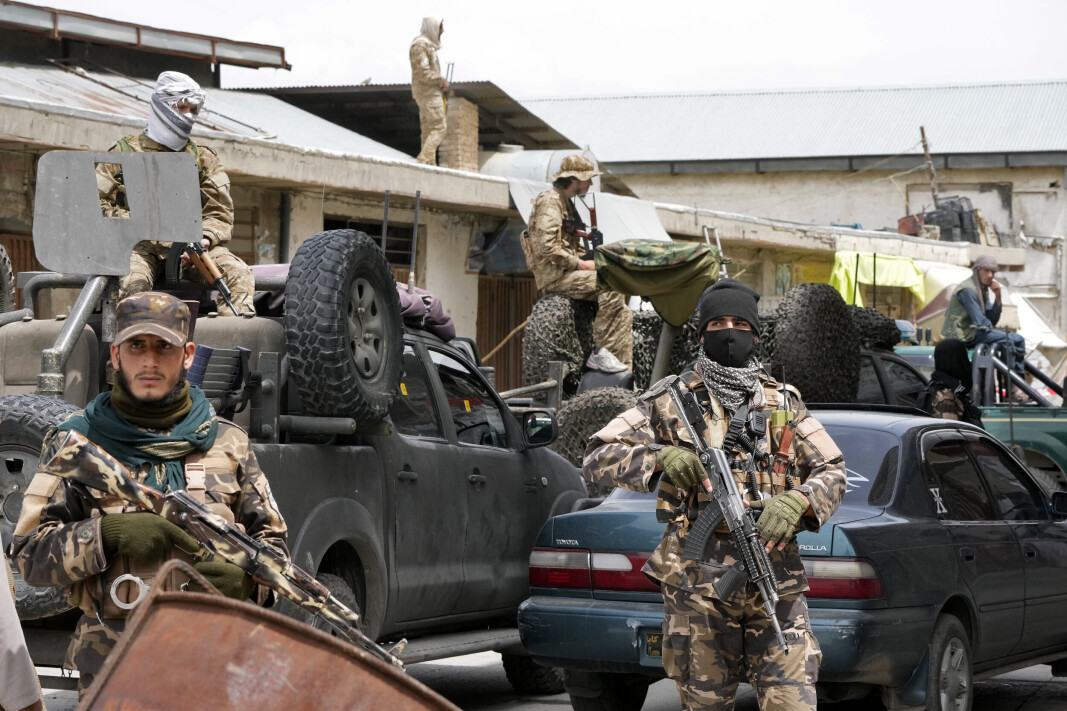 DEKKET BORD: Taliban kom til dekket bord og overtok et velfylt arsenal da de kom til makten i Afghanistan. USA etterlot seg våpen og militært utstyr til en verdi av minst 67 milliarder kroner. DEKKET BORD: Taliban kom til dekket bord og overtok et velfylt arsenal da de kom til makten i Afghanistan. USA etterlot seg våpen og militært utstyr til en verdi av minst 67 milliarder kroner.