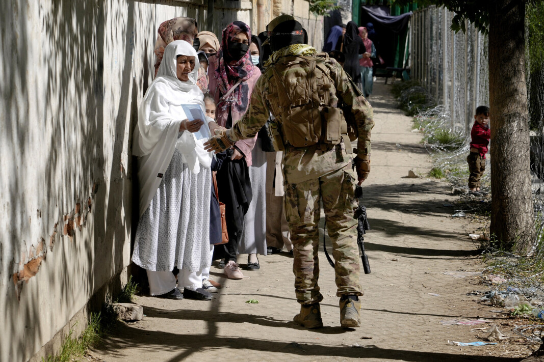 AMERIKANSKE UNIFORMER: Talibansoldater iført amerikanske uniformer og med avanserte amerikanske våpen er ikke noe uvanlig syn i Afghanistan etter at USA trakk seg ut og etterlot store mengder militært materiell i landet. AMERIKANSKE UNIFORMER: Talibansoldater iført amerikanske uniformer og med avanserte amerikanske våpen er ikke noe uvanlig syn i Afghanistan etter at USA trakk seg ut og etterlot store mengder militært materiell i landet.
