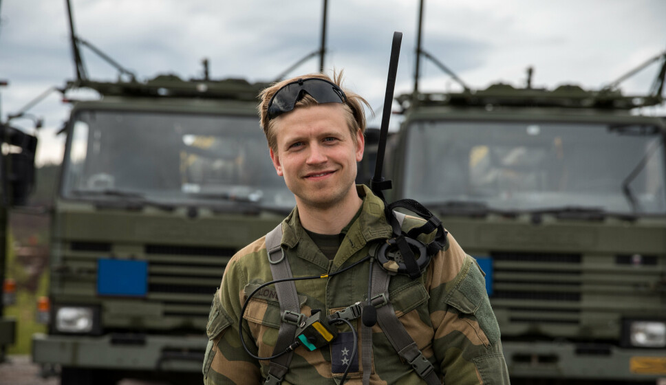 PÅ ØVELSE: Løytnant Sigurd Longva på øvelse da han jobbet i Luftvernbataljonen.