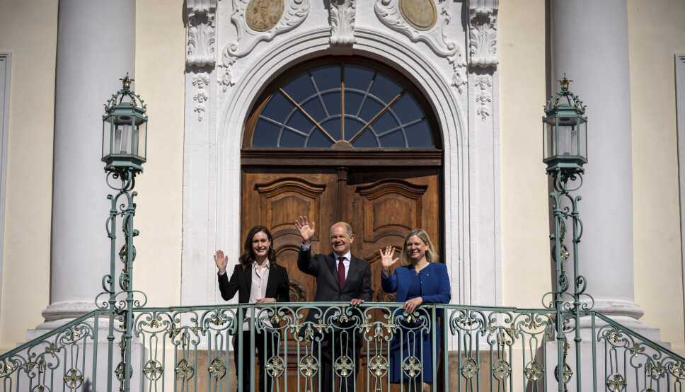 LUKKET MØTE: Tysklands statsminister Olaf Scholz, Finlands statsminister Sanna Marin og Sveriges statsminister Magdalena Andersson på et lukket møte med den tyske regjeringen i Meseberg-palasset i Gransee, nær Berlin i Tyskland, tirsdag 3. mai 2022.