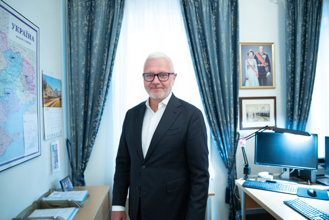 AMBASSADØR: Norge stengte ambassaden i Kyiv etter at Russland gikk til angrep på Ukraina. Her er Norges ambassadør til Ukraina Erik Svedahl på ambassaden i januar. AMBASSADØR: Norge stengte ambassaden i Kyiv etter at Russland gikk til angrep på Ukraina. Her er Norges ambassadør til Ukraina Erik Svedahl på ambassaden i januar.