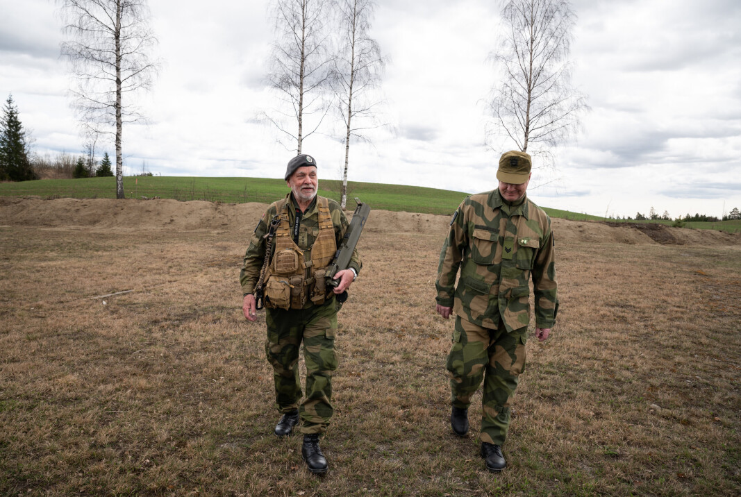 ØVELSE: Stor-Oslo HV-veteraner arrangerer øvelse for medlemmene sine en gang i året. Avbildet er Tormod Knutson, som leder gruppen, og Bjørn Fidelus. ØVELSE: Stor-Oslo HV-veteraner arrangerer øvelse for medlemmene sine en gang i året. Avbildet er Tormod Knutson, som leder gruppen, og Bjørn Fidelus.