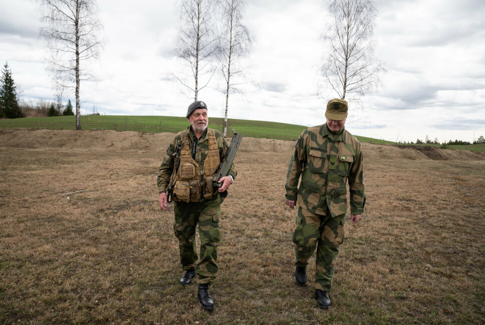 ØVELSE: Stor-Oslo HV-veteraner arrangerer øvelse for medlemmene sine en gang i året. Avbildet er Tormod Knutson, som leder gruppen, og Bjørn Fidelus.