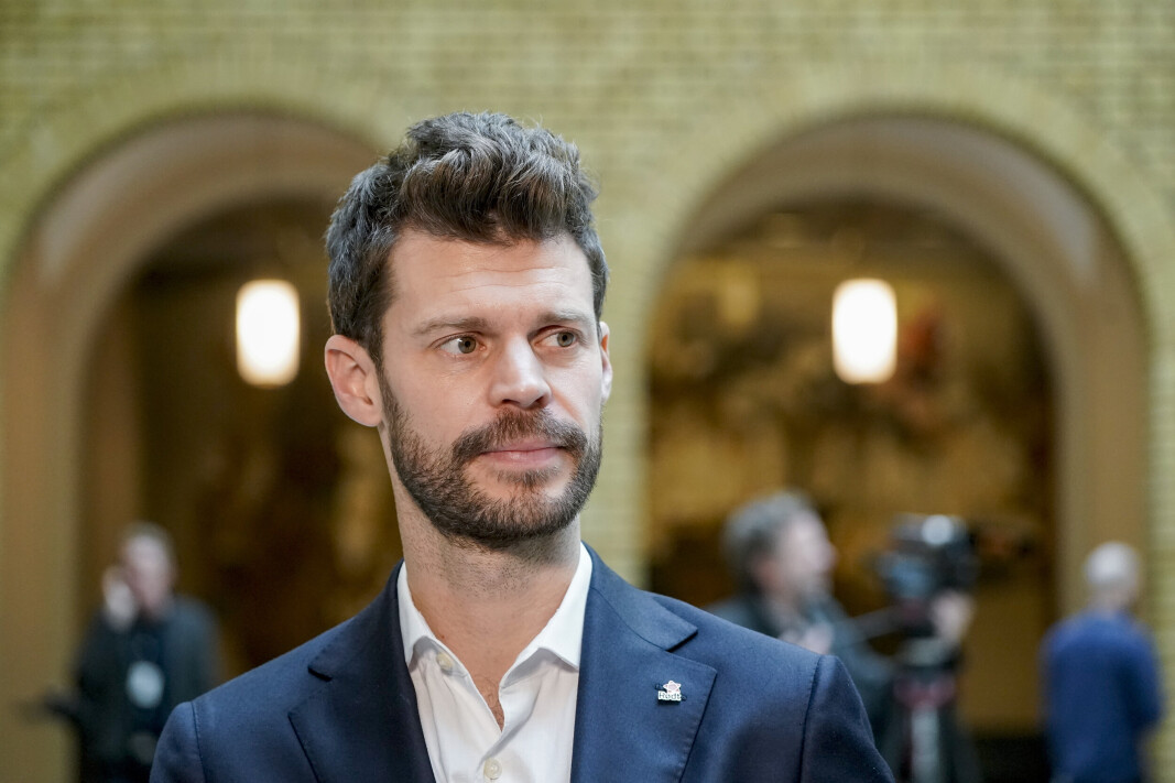NATO-MEDLEMSKAP: Rødt-leder Bjørnar Moxnes' forbehold om at Rødt ikke vil melde Norge ut av Nato umiddelbart, har falt enkelte i partiet tungt for brystet. Sentralstyremedlem Synne Bjørbæk har bedt landsstyret om en avklaring. NATO-MEDLEMSKAP: Rødt-leder Bjørnar Moxnes' forbehold om at Rødt ikke vil melde Norge ut av Nato umiddelbart, har falt enkelte i partiet tungt for brystet. Sentralstyremedlem Synne Bjørbæk har bedt landsstyret om en avklaring.