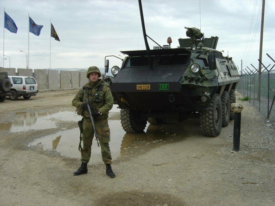 NATO-STYRKE: Terje Strat på jobb i Kosovo i 2004.