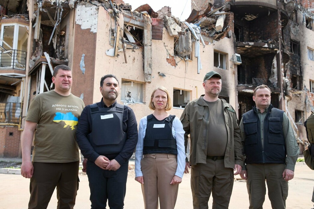 KYIV: Stortingspresident Masud Gharahkhani (nr. 2 fra venstre) og utenriksminister Anniken Huitfeldt (nr. 3 fra venstre) under et besøk i Kyiv i Ukraina søndag 8. mai. KYIV: Stortingspresident Masud Gharahkhani (nr. 2 fra venstre) og utenriksminister Anniken Huitfeldt (nr. 3 fra venstre) under et besøk i Kyiv i Ukraina søndag 8. mai.