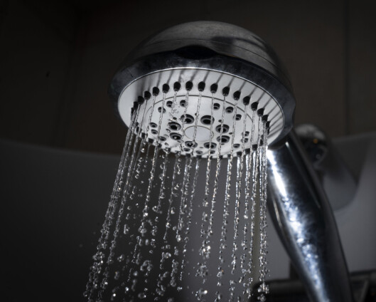 Arbeidsrettsadvokater om snikfilming i dusjen: – En klar oppsigelsessak