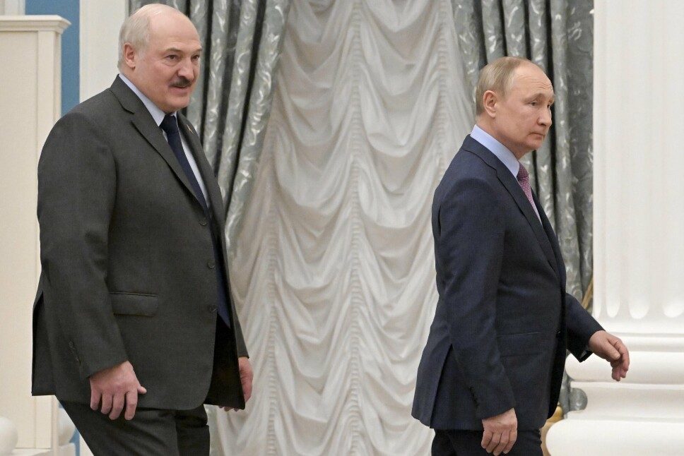 MISSILER: Hviterussland har utstasjonert spesialstyrker mot grensa til Ukraina. Ifølge president Aleksandr Lukasjenko (t.v.) har også Russland og president Vladimir Putin (t.h.) gått med på å hjelpe hviterusserne med å produsere missiler.