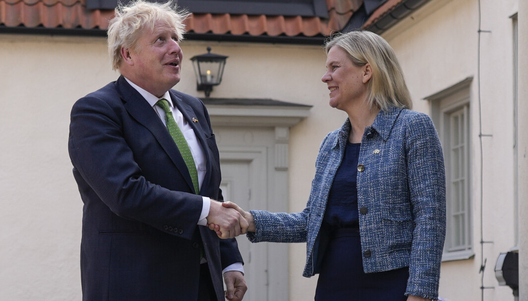 NY SIKKERHETSAVTALE: Storbritannias statsminister Boris Johnson og Sveriges statsminister Magdalena Andersson skal styrke samarbeidet om forsvar og har inngått en sikkerhetsavtale. NY SIKKERHETSAVTALE: Storbritannias statsminister Boris Johnson og Sveriges statsminister Magdalena Andersson skal styrke samarbeidet om forsvar og har inngått en sikkerhetsavtale.