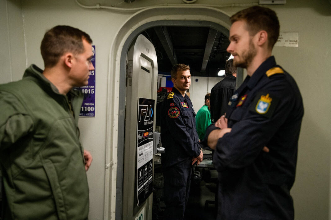 PILOT: Liaison-offiser Frode Nakken (midten) og Jørgen Sørli (t.h.) sammen med en amerikansk pilot. PILOT: Liaison-offiser Frode Nakken (midten) og Jørgen Sørli (t.h.) sammen med en amerikansk pilot.