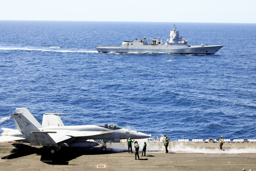 NANSEN: KNM Fridtjof Nansen ved siden av USS Harry S. Truman i Middelhavet. NANSEN: KNM Fridtjof Nansen ved siden av USS Harry S. Truman i Middelhavet.