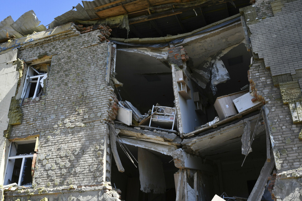 DONETSK: En ødelagt boligblokk i Bakhmut i Donetsk-regionen, torsdag 12. mai.