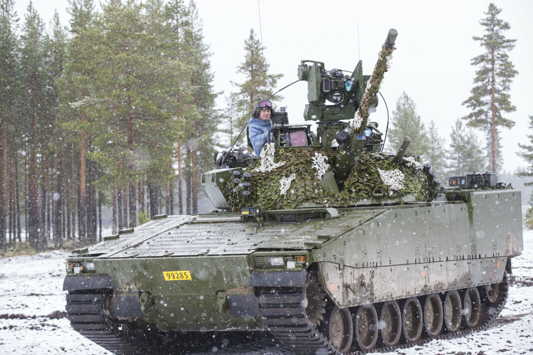 NYE KAMPVOGNER: Forsvaret skal bygge om 20 CV90 kampvogner, slik at de kan styrke den operative evnen i Forsvaret. Bildet er fra 2017 med en av de tidligere kampvognene CV90.