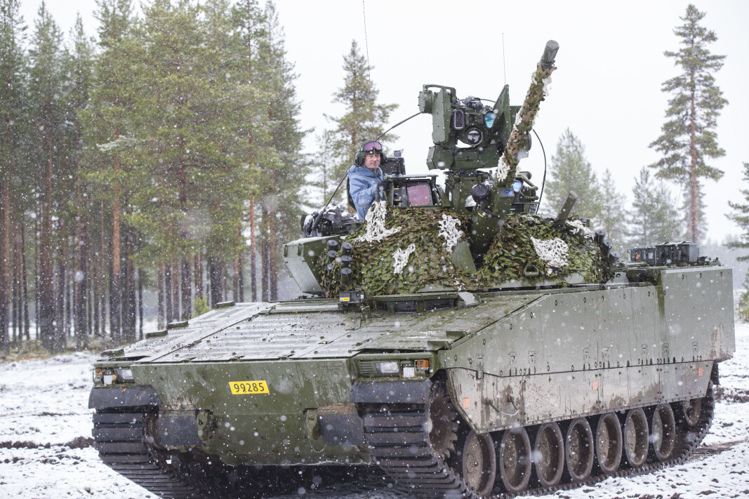NYE KAMPVOGNER: Forsvaret skal bygge om 20 CV90 kampvogner, slik at de kan styrke den operative evnen i Forsvaret. Bildet er fra 2017 med en av de tidligere kampvognene CV90. NYE KAMPVOGNER: Forsvaret skal bygge om 20 CV90 kampvogner, slik at de kan styrke den operative evnen i Forsvaret. Bildet er fra 2017 med en av de tidligere kampvognene CV90.