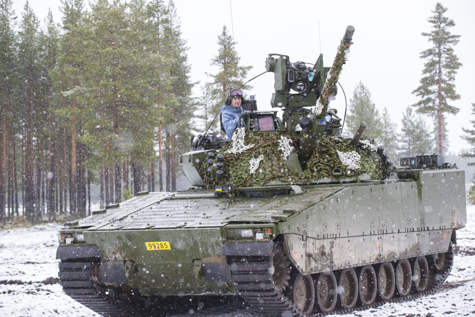 NYE KAMPVOGNER: Forsvaret skal bygge om 20 CV90 kampvogner, slik at de kan styrke den operative evnen i Forsvaret. Bildet er fra 2017 med en av de tidligere kampvognene CV90.