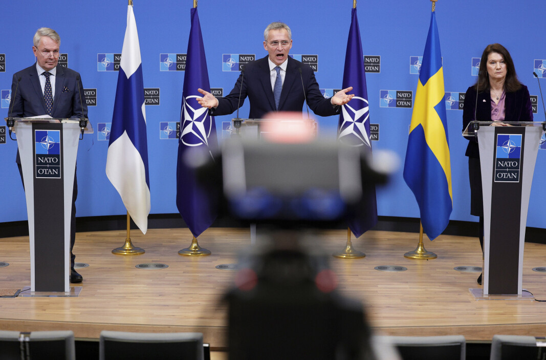 HISTORISK: Jens Stoltenberg sier det er et historisk øyeblikk hvis Finland og Sverige blir med i Nato. Her er han på pressekonferanse med Finlands utenriksminister Pekka Haavisto og Sveriges utenriksminister Ann Linde i januar. HISTORISK: Jens Stoltenberg sier det er et historisk øyeblikk hvis Finland og Sverige blir med i Nato. Her er han på pressekonferanse med Finlands utenriksminister Pekka Haavisto og Sveriges utenriksminister Ann Linde i januar.